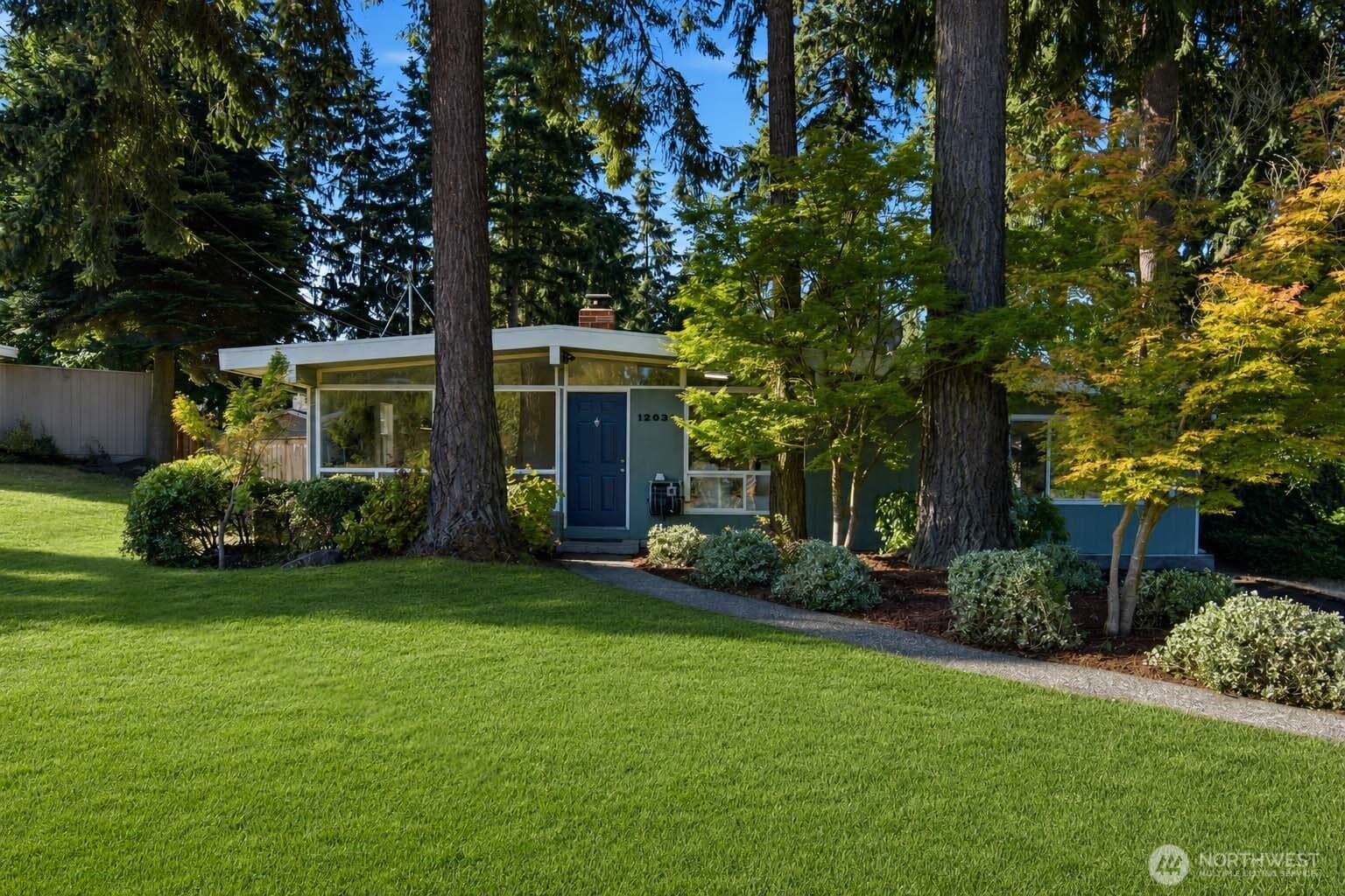 12039 SE 42nd St, Bellevue, WA 98006, photo 1 of 1