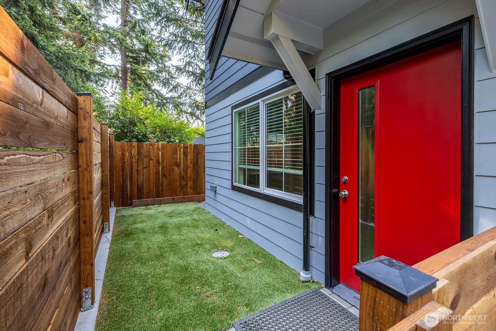 13730 Stone Avenue N, Seattle, WA 98133, photo 1 of 1