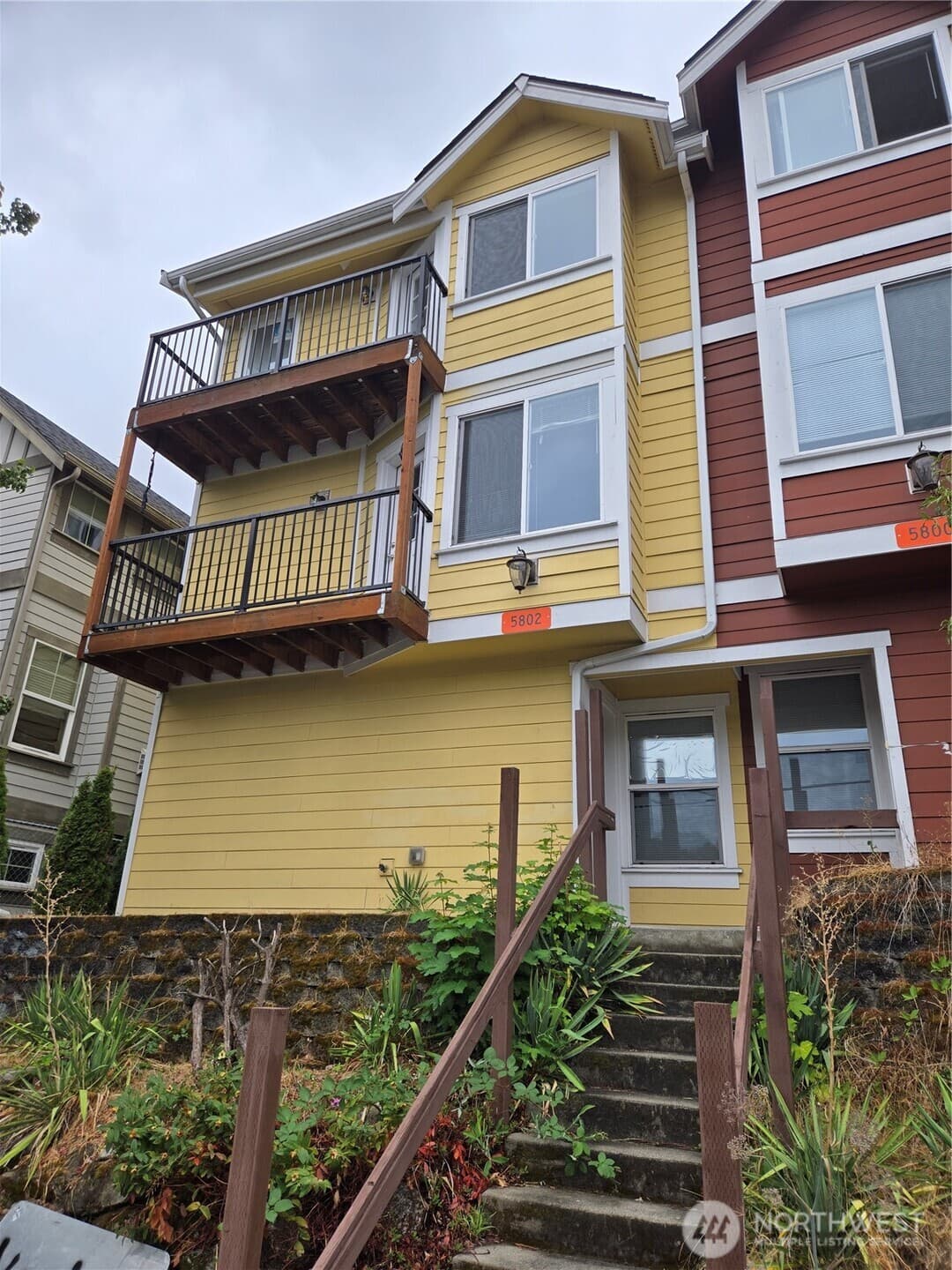 5802 Roosevelt Way NE, Seattle, WA 98105, photo 1 of 1