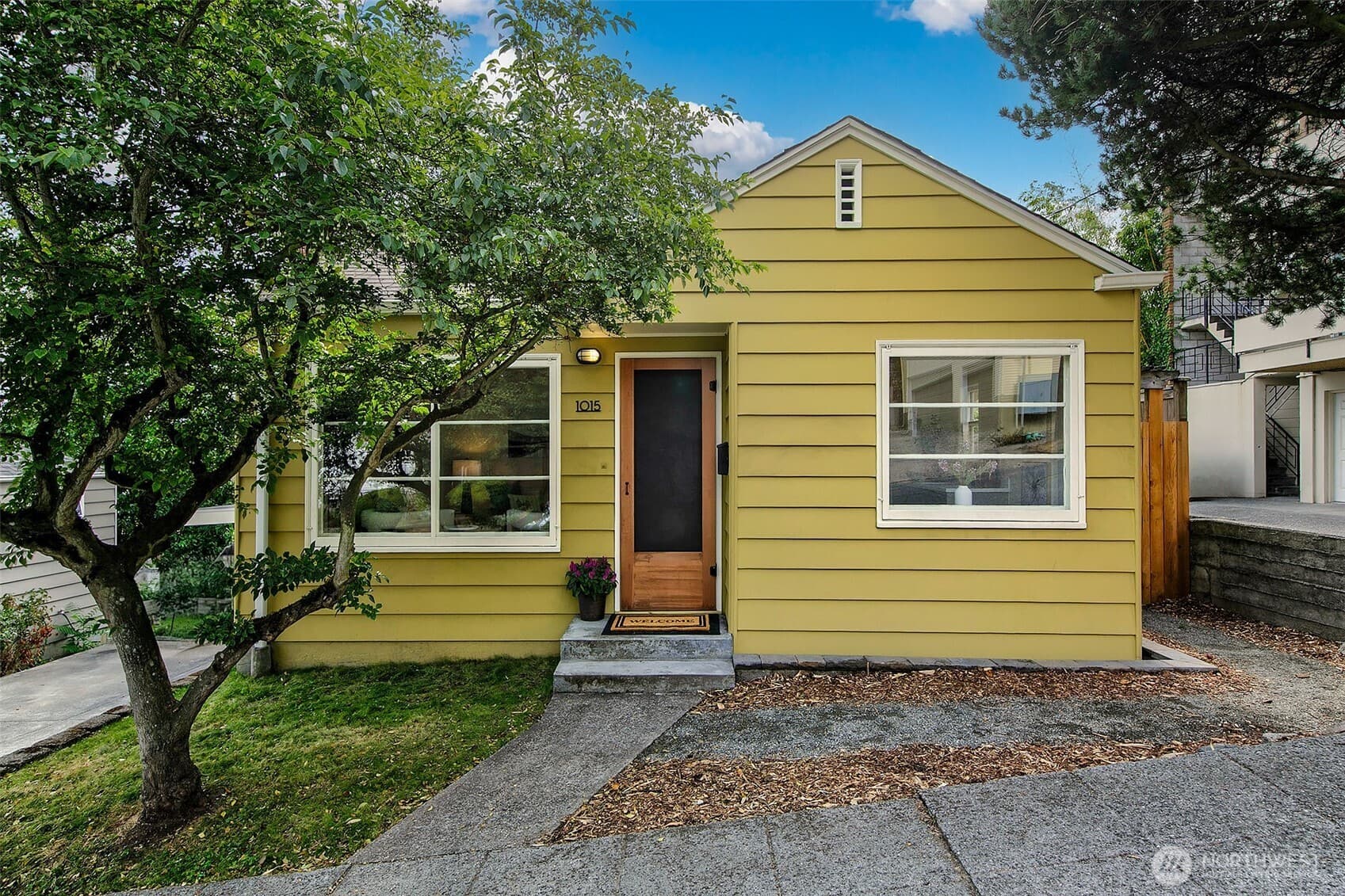 1015 N 40th Street, Seattle, WA 98103, photo 1 of 1
