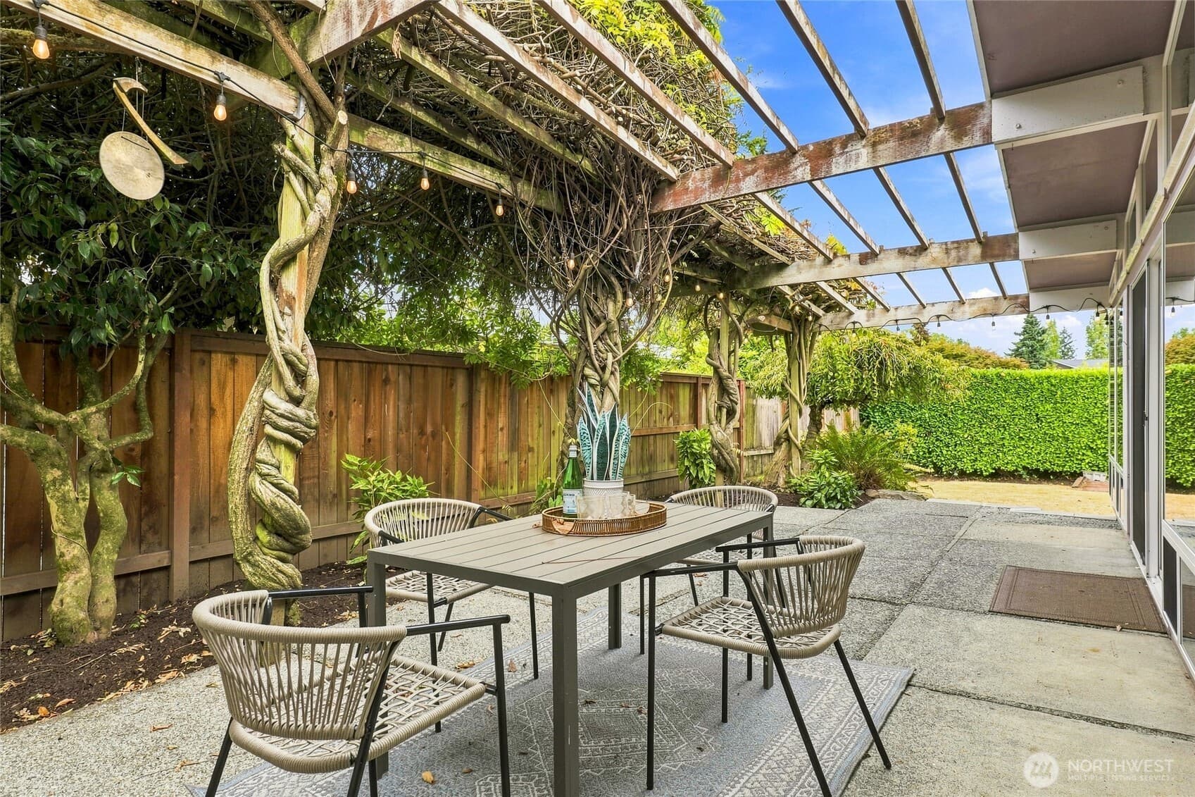 8218 SE 36th Street, Mercer Island, WA 98040, photo 1 of 1