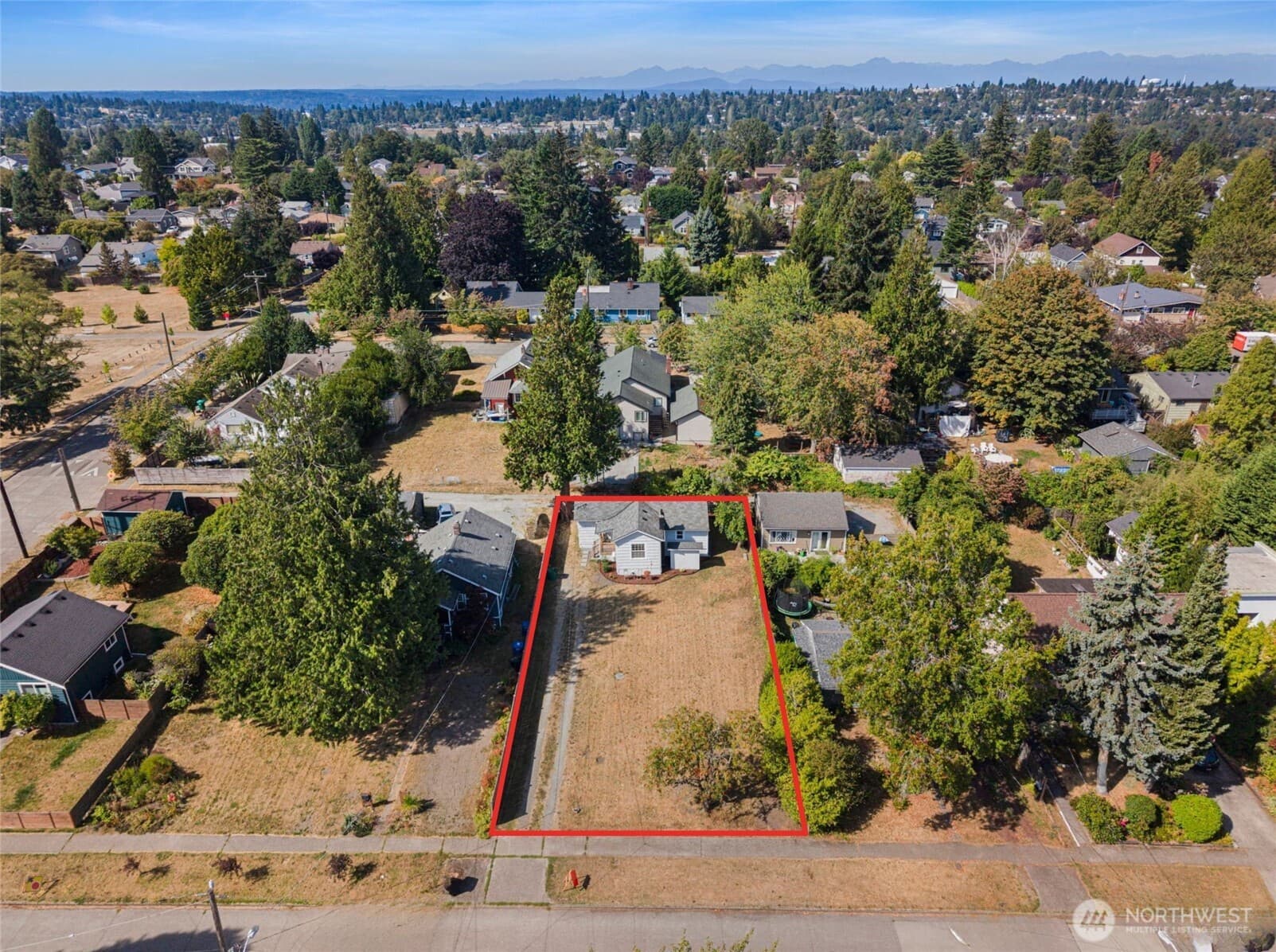 8143 10th Avenue SW, Seattle, WA 98106, photo 1 of 1