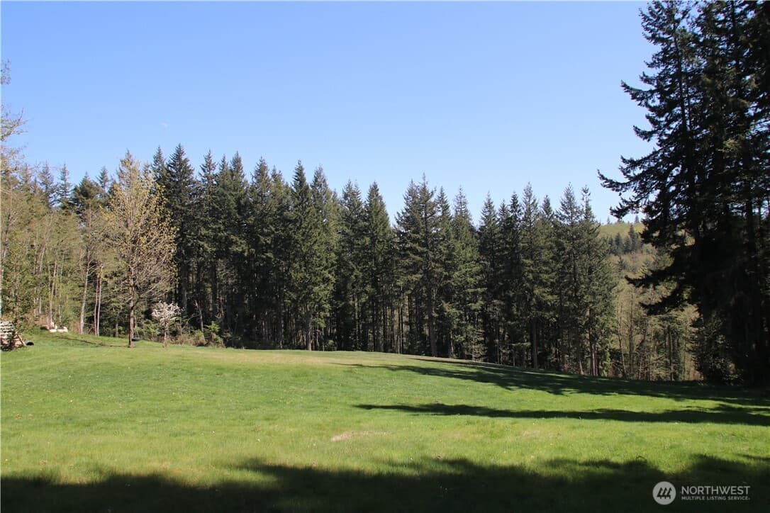 17635 SE Cougar Mountain Drive, Bellevue, WA 98006, photo 1 of 2