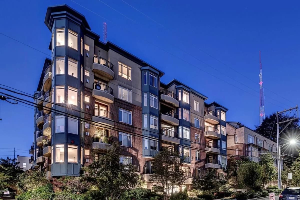 22 West Lee