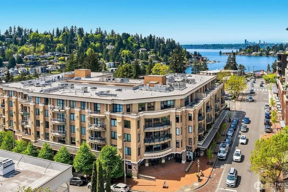 Astoria at Meydenbauer Bay