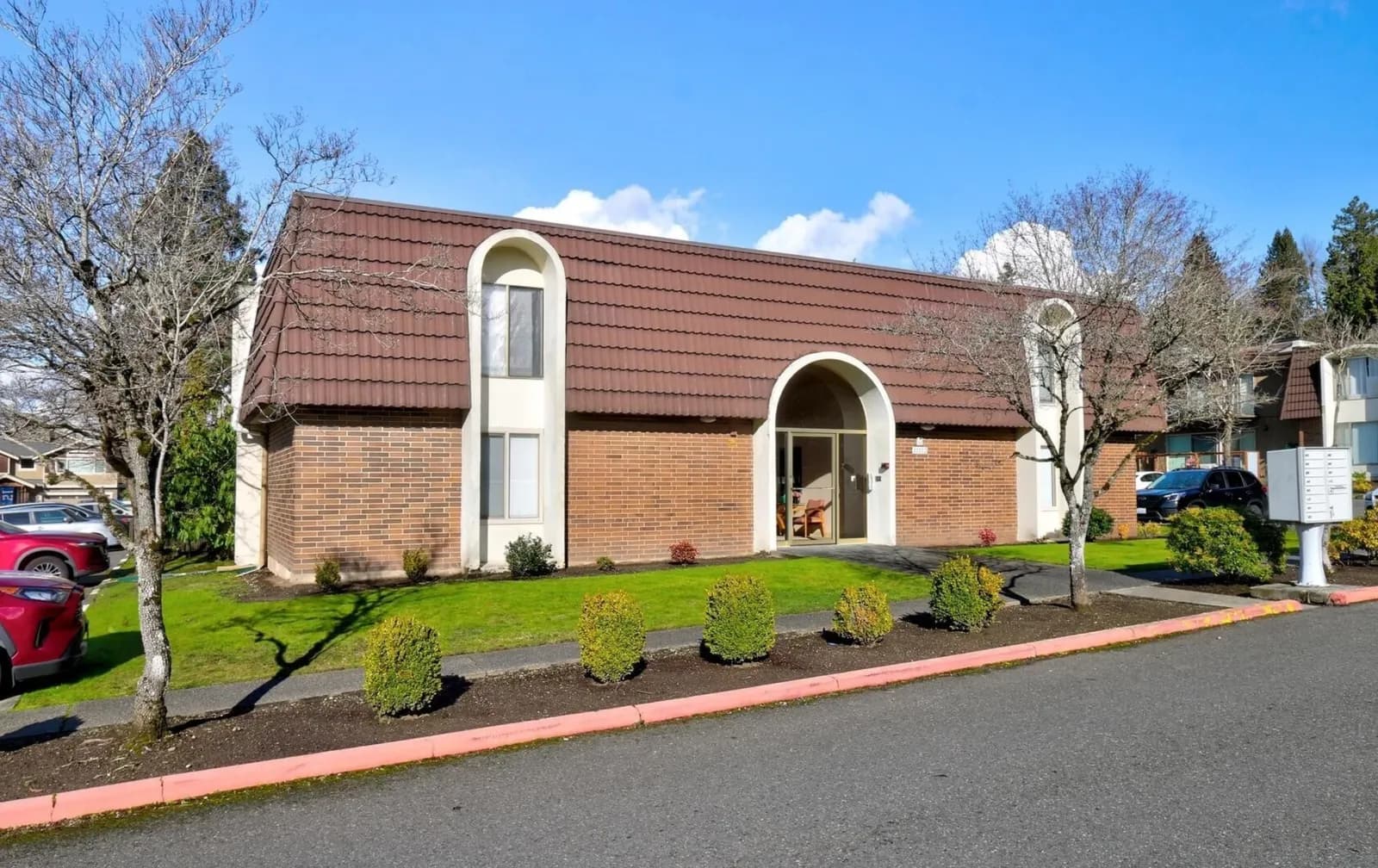 Laurel Park, a tracked condo building in Kirkland & Bridle Trails