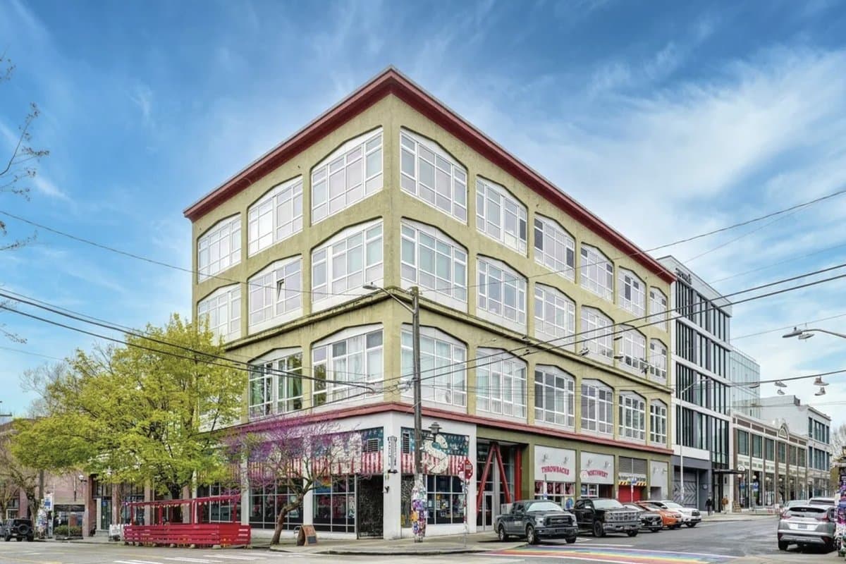 Monique Lofts